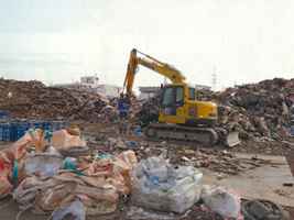 写真：廃棄物処理の様子