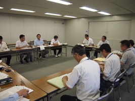 写真:本庁事業場安全衛生委員会の様子