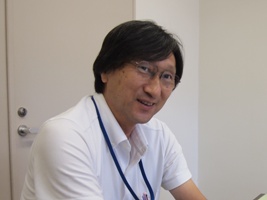 写真:新岡課長補佐