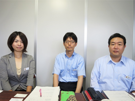 長谷川係長、室長の陰山 広和氏、副主任の上 麻衣氏