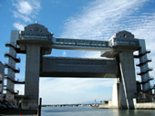 大型展望水門「びゅうお」