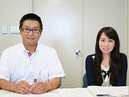 矢嶋係長(左)と同係の矢部 真麻氏(右)