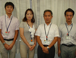 左から小坂主査、 髙木主査、市川課長、武藤主査